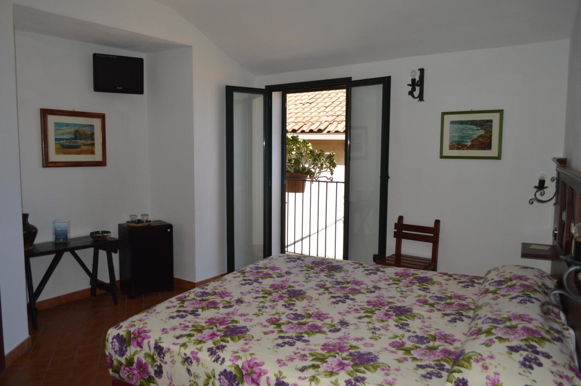 La Locandiera 3* Scilla